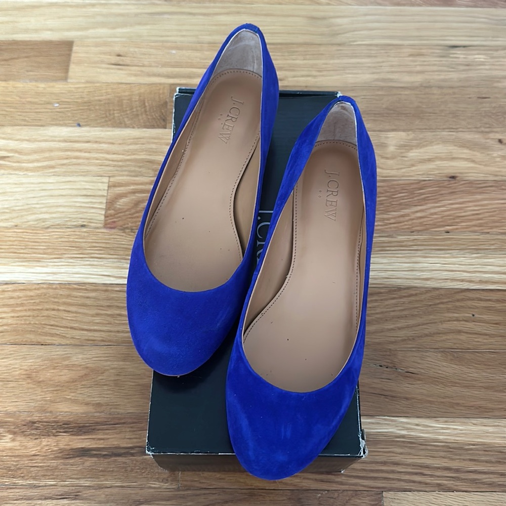 J CREW, blue leather flats. Size 7, like new, in very good condition.